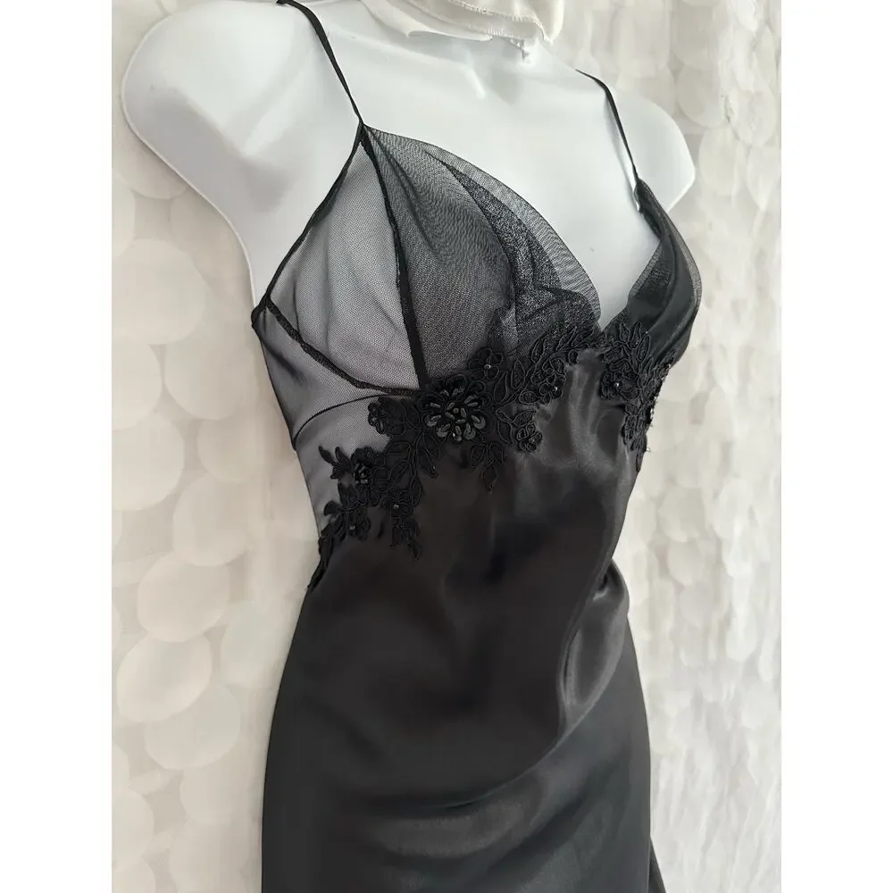 Elegant Black Lace Trim Nightgown - Picture 3 of 10